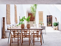 Blick zum schön eingerichteten Restaurant des Barefoot Hotels auf Mallorca