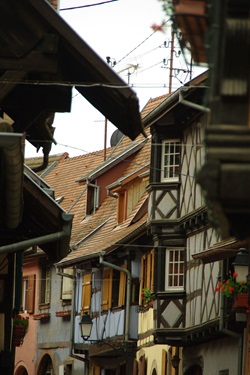 Typische Elsässer Fachwerkhäuser in Eguisheim.