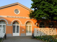 Die Fassade des Bauhaus-Museums in Weimar.