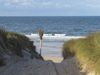 Blick auf den Sandstrand an der Nordseeküste