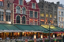 Die beeindruckenden Gildehäuser mit ihren Cafés und Restaurants in Gent in Belgien