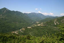 Wunderschöne Berglandschaft zwischen Millesimo und Albenga.