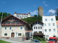 Das Schloss Neubeuern in dem gleichnamigen Ort