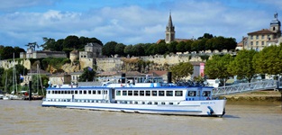 Die MS Bordeaux bei Bourg-sur-Gironde.