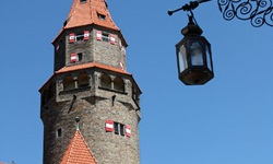Detailansicht vom Turm des Schlosses Bouzouv
