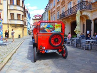 Mit einem Oldtimer auf Stadtrundfahrt durch Bratislava.