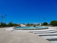 Ein kreisförmiger Brunnen bei Marina di Massa.