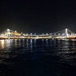 Die Budapester Kettenbrücke bei Nacht.