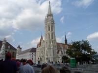 Die Fassade der Matthiaskirche von Budapest.