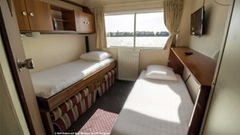 Die Betten einer 2-Bett-Kabine auf dem Unterdeck der MS Bordeaux.