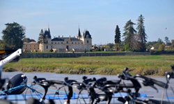 Das Renaissanceschloss Cadillac von Bord der MS Bordeaux aus gesehen.