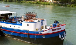 Blick auf den Bug mit Sonnendeck der Caprice