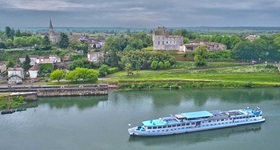 Die MS Bordeaux auf der Garonne bei Castets en Dorthe.