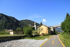 Die direkt am Alpe-Adria-Radweg gelegene Kirche San Bartolomeo in Chiusaforte.