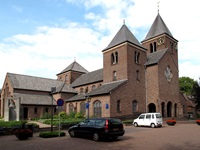 Die aus Backstein erbaute Kirche St. Peter und Paul in Arcen.