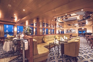 Blick in den gemütlichen Salon der MS Swiss Crown