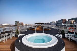 Whirlpool auf dem Sonnendeck der MS Swiss Crown