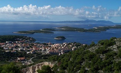 Blick über die kroatische Insel Hvar in Süddalmatien