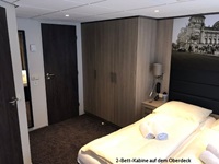 Blick in eine 2-Bett-Kabine auf dem Oberdeck der MS De Willemstad.