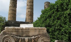 Detailbild der Ruinen der ehemaligen Stadt Delphi in Griechenland