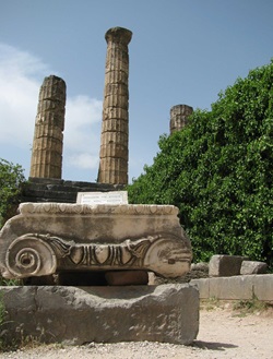 Detailbild der Ruinen der ehemaligen Stadt Delphi in Griechenland