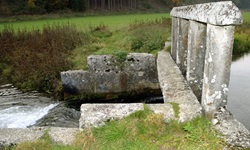 Blick auf die ehemalige römische Wasserstauanlage in Dietfurt