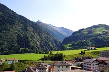 Blick über Disentis und die Landschaft