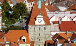 Blick auf ein Stadttor in Domazlice in Tschechien