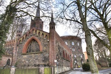 Die Linzer Maximiliankirche mit ihrem markanten Wehrturm.