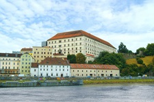 Das Schlossmuseum in Linz von der MS Kaiserin Elisabeth aus gesehen.