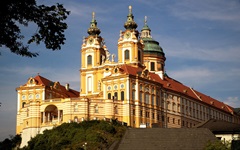 Das genauso imposante wie berühmte Benediktinerkloster Stift Melk.