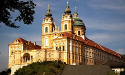 Das genauso imposante wie berühmte Benediktinerkloster Stift Melk.