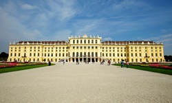 Das berühmte Schloss Schönbrunn in Wien.