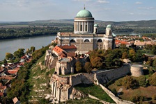 Esztergom mit seiner berühmten Basilika, die zugleich die größte Kirche Ungarns ist.
