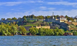 Die Festung von Belgrad, auch Kalemegdan, von der Donau aus fotografiert