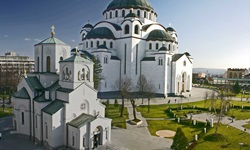 Der Dom des Heiligen Sava - eine Kuppel-Kathedrale in Belgrad an der Donau
