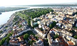 Belgrad von oben mit der Donau und der Save-Mündung