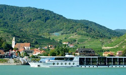 Die MS Primadonna bei Spitz in der Wachau.