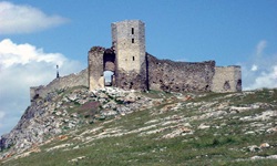 Eine Ruine im Donaudelta - die Überreste der Festung Enisala im gleichnamigen Dorf im Südosten Rumäniens