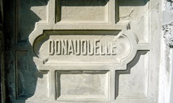Detailbild des Schhriftzuges an der Donauquelle