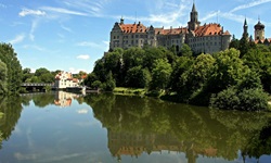 Blick über die Donau zum imposanten Sigmaringer Schloss