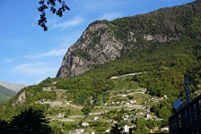 Imposantes Bergmassiv oberhalb von Chiavenna.