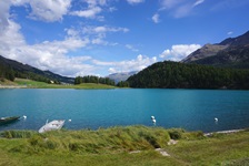 Traumhafter Blick auf den Champferer See im Oberen Engadin.