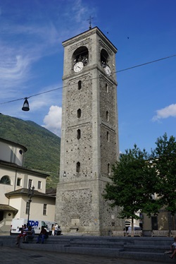Der Kirchturm von San Collegiata in Sondrio.