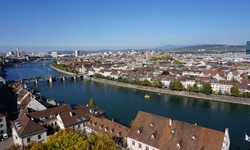 Basel und der Rhein von einem der Münstertürme aus gesehen.