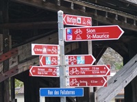 Fahrrad-Wegweiser in Martigny.
