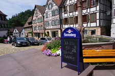 Ein ausgewiesener Fahrradparkplatz im Fachwerkstädtchen Schiltach.