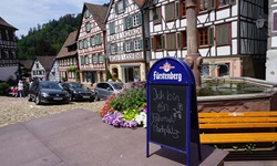 Ein ausgewiesener Fahrradparkplatz im Fachwerkstädtchen Schiltach.