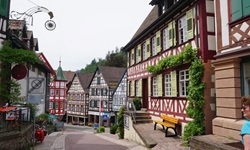 Der von Fachwerkhäusern geprägte Ortskern von Schiltach.