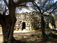 Die Nuraghe Albucciu bei Arzachena.